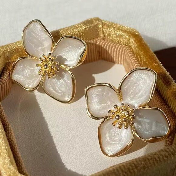 White Marble Glaze Flower Earrings - Picture 1 of 3